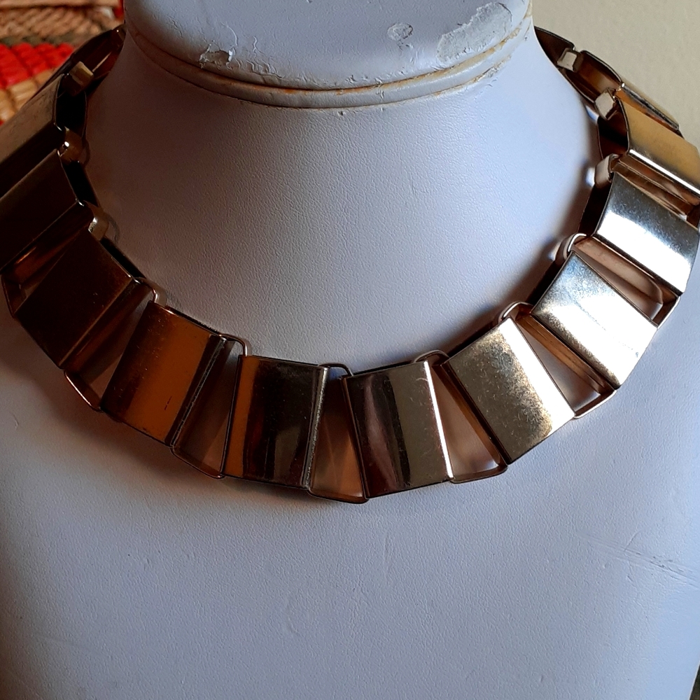 Egyptian style necklace Guess goldtone